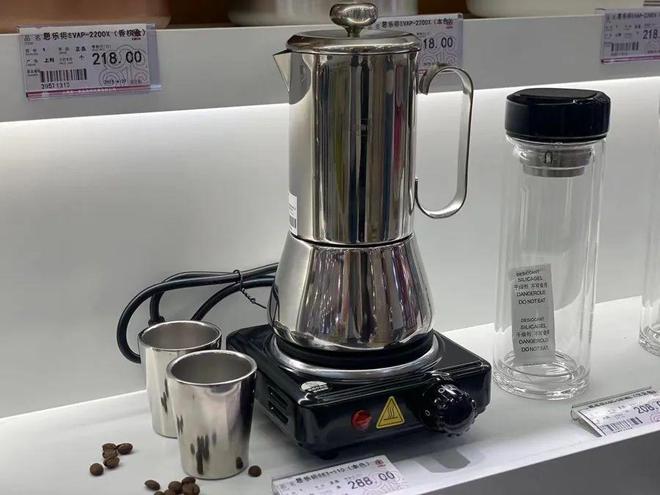 “好几百美元的鞋子现在一百多块拿下”外贸好东西卖爆了→AG旗舰厅网站入口不出口美国了上海市民疯狂“捡漏”！(图5)